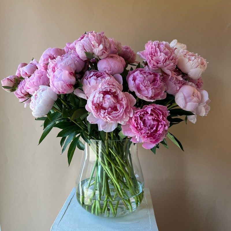 Букет 49 розовых пионов в вазе №32