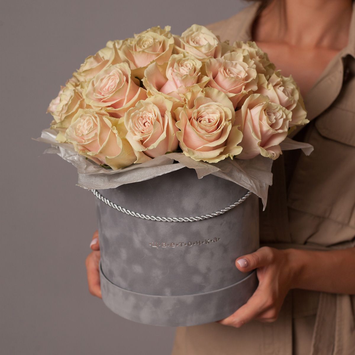 Букет  из 25 розовых   роз в шляпной коробке №1185