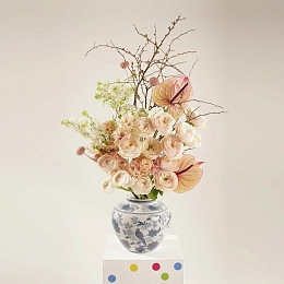 Букет из антуриума, ранункулюсов и роз №2383