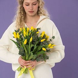 Букет из тюльпанов и эвкалипта №2055