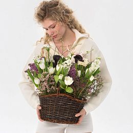 Композиция из тюльпанов, сирени и калл №2044