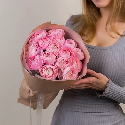 Букет из 15 розовых ранункулюсов №2353