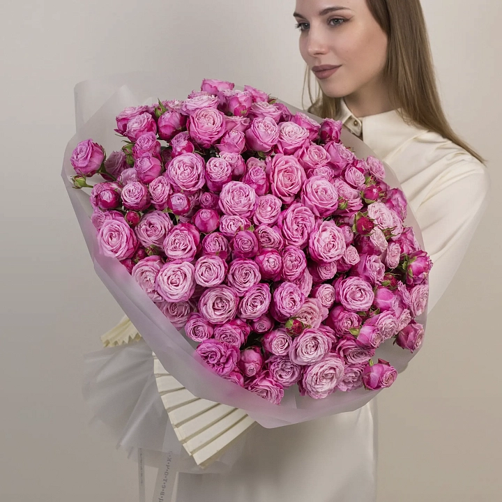 Букет из 35 розовых кустовых роз №2326