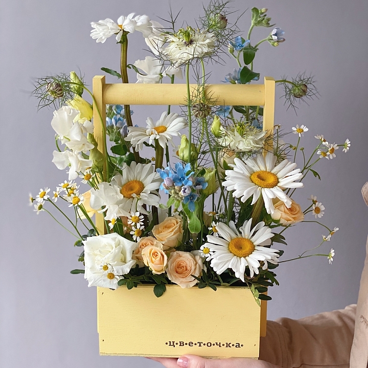 Композиция из роз, ромашек, нигеллы №1440