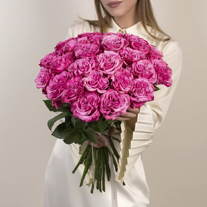 Букет из 25 розовых кустовых роз №2329