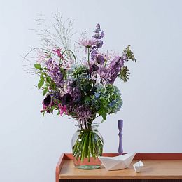 Букет из калл, нерине и дельфиниума №2225