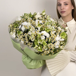 Букет из хризантем, танацетума и хелеборуса №2322