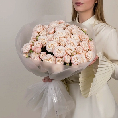 Букет из 15 розовых кустовых роз №2325