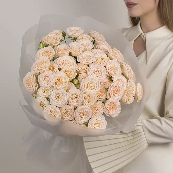 Букет из 15 бежевых кустовых роз №2317