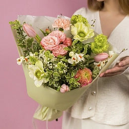 Букет из гвоздик, нарциссов и тюльпанов №2341