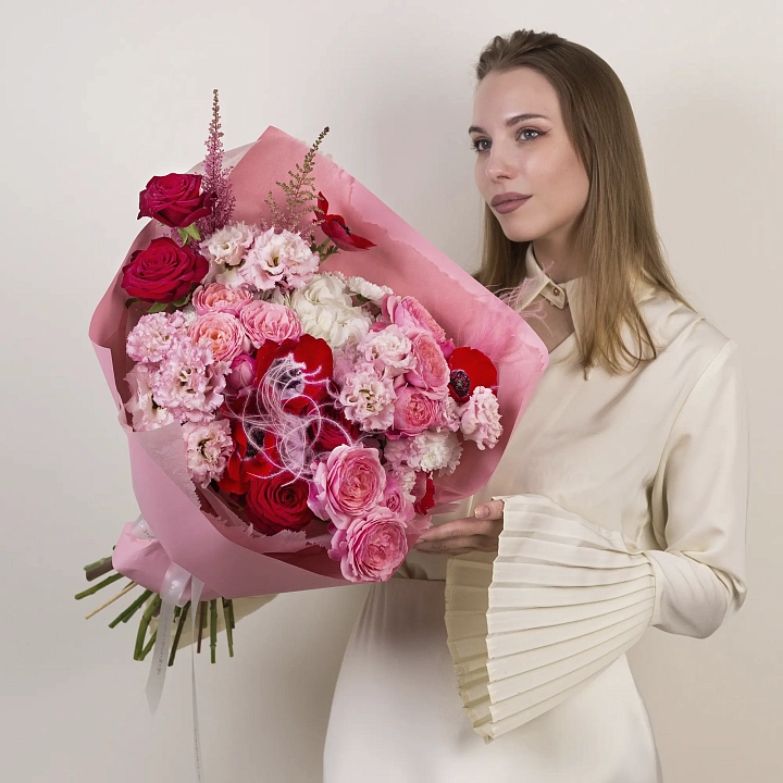 Букет из роз гортензии и эустом №2318