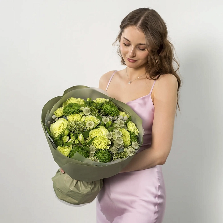 Букет из роз, хризантем и гвоздик №2238