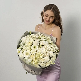 Букет из кустовых роз, эустом и маттиол №2244