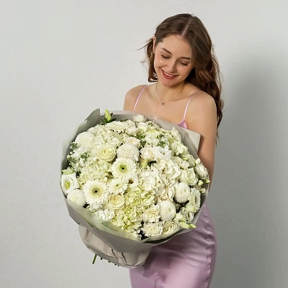 Букет из кустовых роз, эустом и маттиол №2244