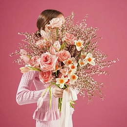 Букет из нарцисов, роз и тюльпанов №2378