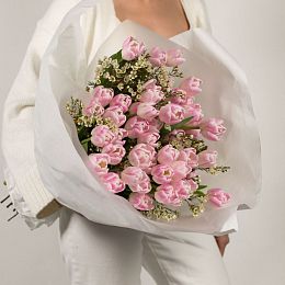 Букет из тюльпанов и шамелациума №2023