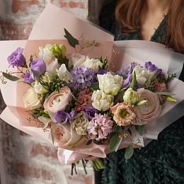 Букет из тюльпанов, роз, фрезий №743