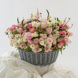 Композиция из гортензий, тюльпанов и роз №2123