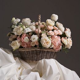 Композиция из кустовых роз, маттиолы и эустомы №2132