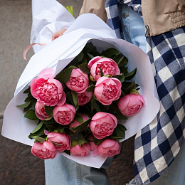 Букет из 15 розовых пионов №962