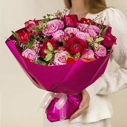 Букет из кустовых роз, анимонов и ранункулюса №2340