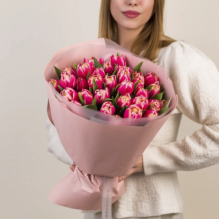 Букет из 35 коралловых тюльпанов №2363