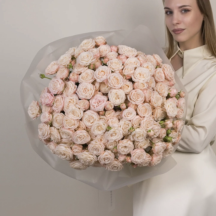 Букет из 35 розовых кустовых роз №2325