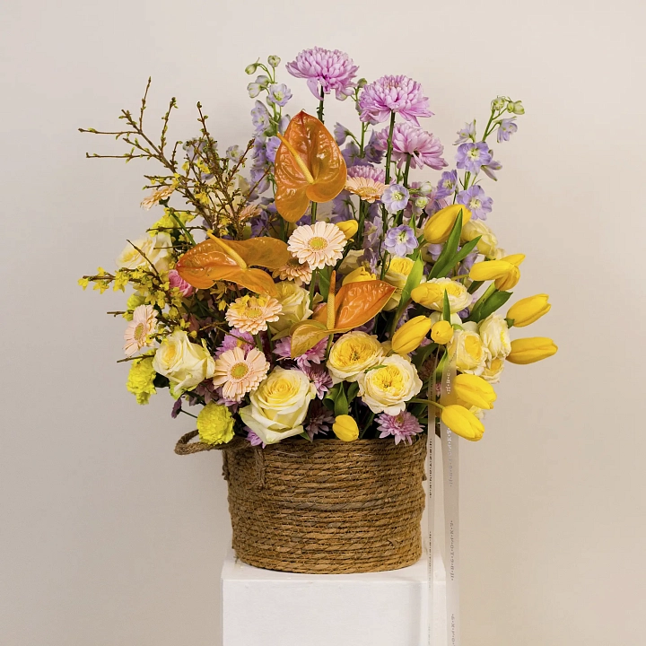 Корзина из калл, нерине и дельфиниума №2362