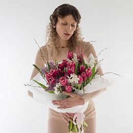 Букет из нарциссов, тюльпанов и сирени №2138