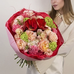 Букет из роз гортензии и амарилисов №2315