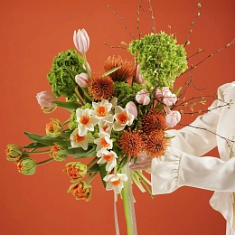 Букет из нарциссов, тюльпанов и гортензий №2382