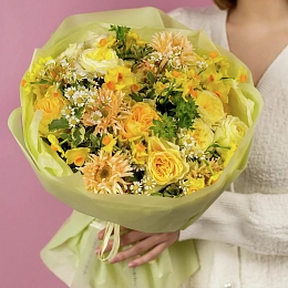 Букет из минигербер, роз и нарциссов №2345