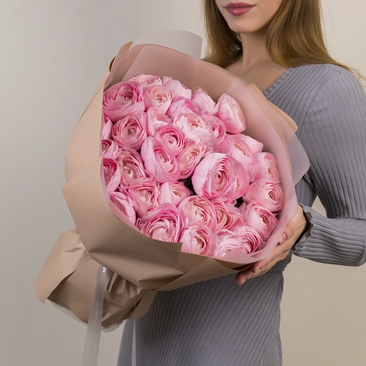 Букет из 35 розовых ранункулюсов №2353