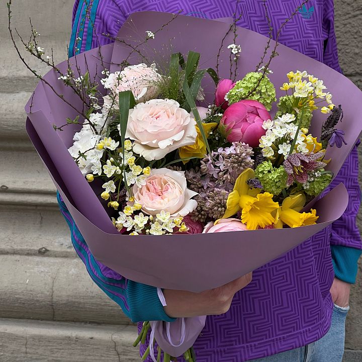 Букет из сирени, пионов и роз №1624