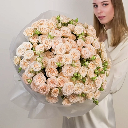 Букет из 35 бежевых кустовых роз №2317