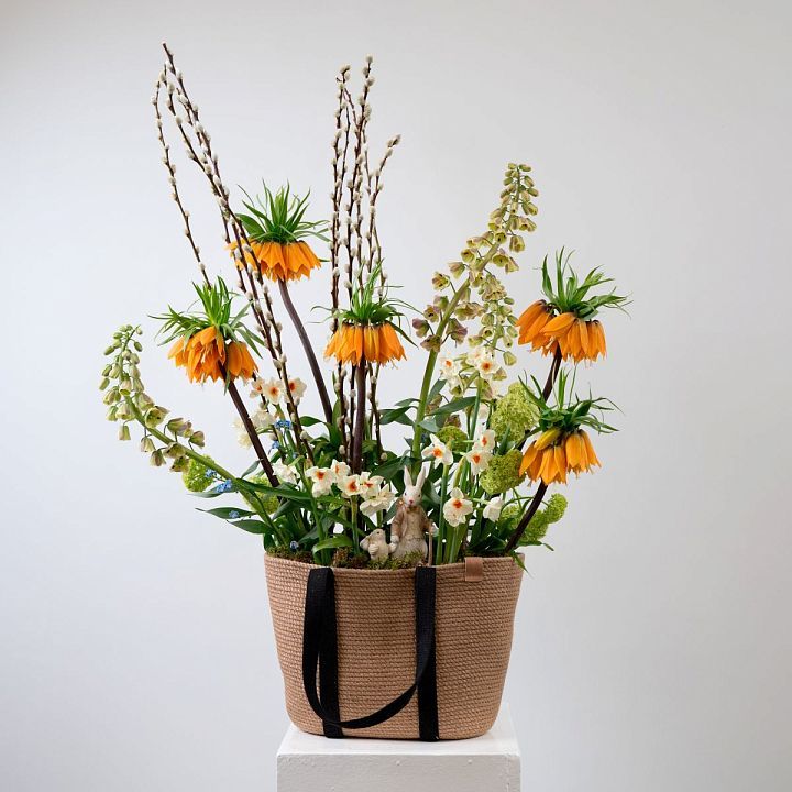 Пасхальная композиция из фритилярии, вибурнума и нарциссов №2147