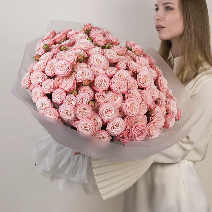 Букет из 35 розовых кустовых роз №2316