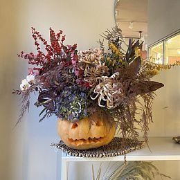 Композиция из илекса, гвоздик и гортензий №1979