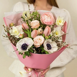 Букет из кустовой розы, нарциссов и тюльпанов №2336