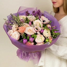 Букет из тюльпанов, ранункулюсов и гвоздик №2339