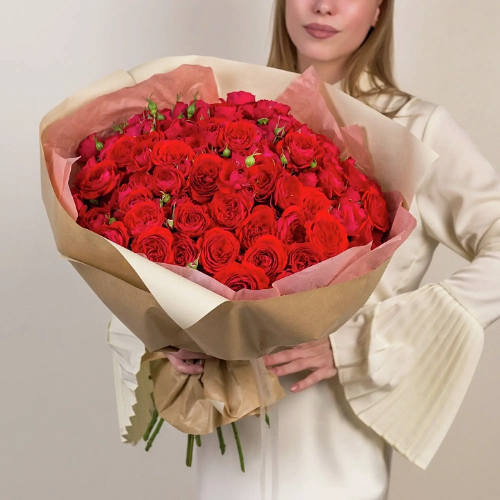 Букет из красных кустовых роз №2334