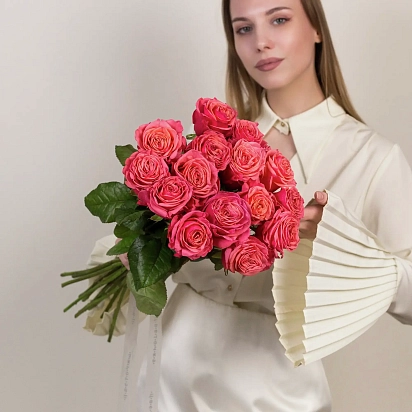 Букет из 15 розовых роз №2319