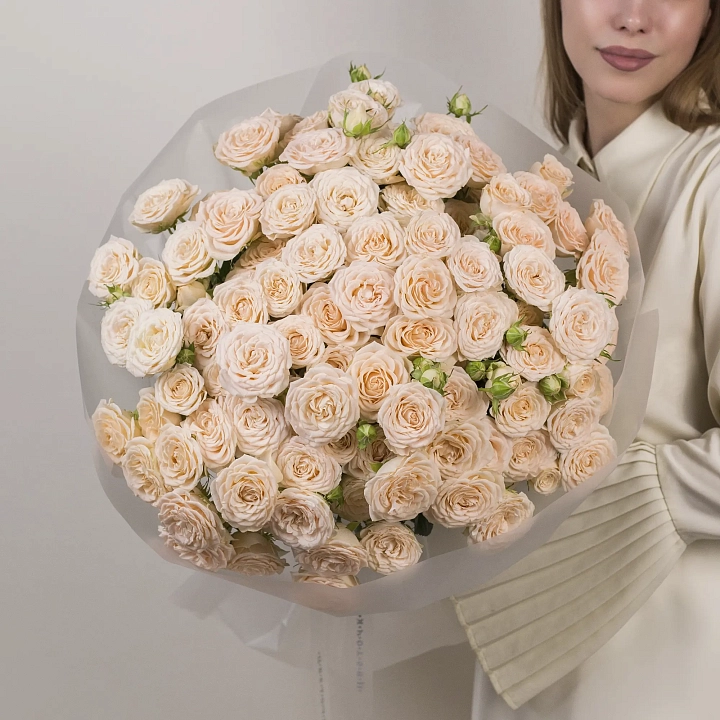 Букет из 25 бежевых кустовых роз №2317