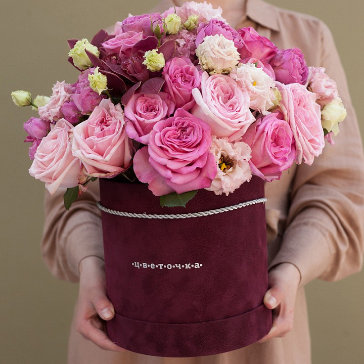 Букет из эустом, роз, орхидей в шляпной коробке №1100
